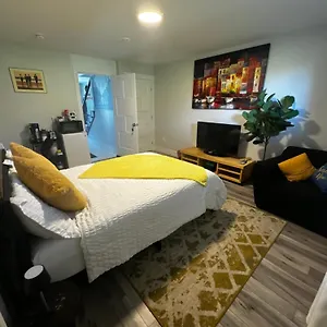 Homestay With Precious, Halifax